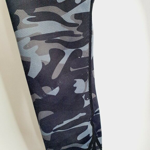 Zyia Active Gray Camo Light n Tight Leggings 2 - Picture 4 of 10